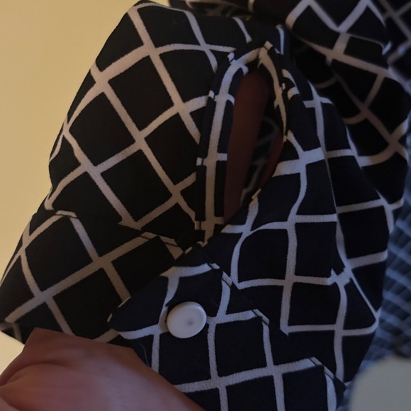 The Limited Black & White Patterned Shirt with Buttons on Sleeves - Picture 2 of 4